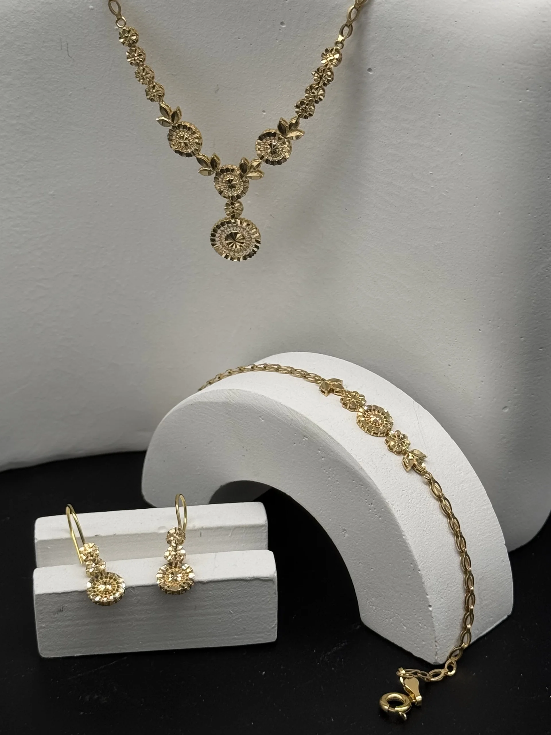 سرویس تراش طرح گل